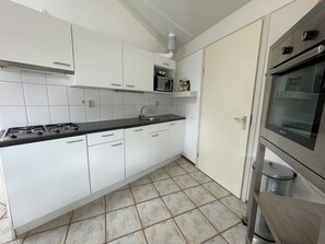 Refrigerador, horno, parrilla de estufa y lavavajillas 