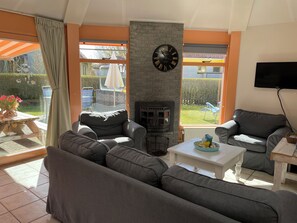 TV - 2 bedroom accommodation in Julianadorp aan Zee (Julianadorp aan Zee)