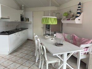 Fridge, oven, stovetop, dishwasher - 2 bedroom accommodation in Julianadorp aan Zee (Julianadorp aan Zee)