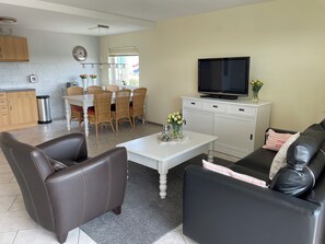 Living area - 2 bedroom accommodation in Julianadorp aan Zee (Julianadorp aan Zee)
