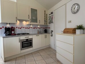 Fridge, dishwasher, coffee/tea maker, electric kettle