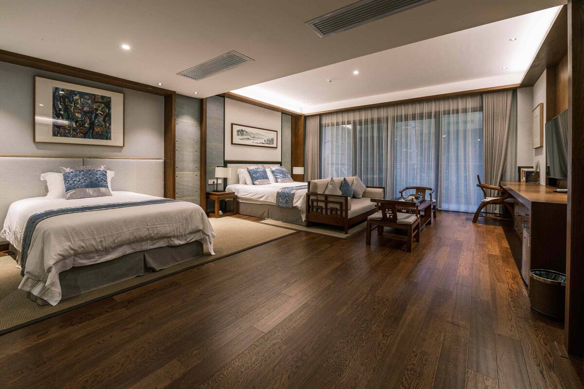 Quarto triplo famĂlia | 1 quarto, roupas de cama premium, edredons de pluma