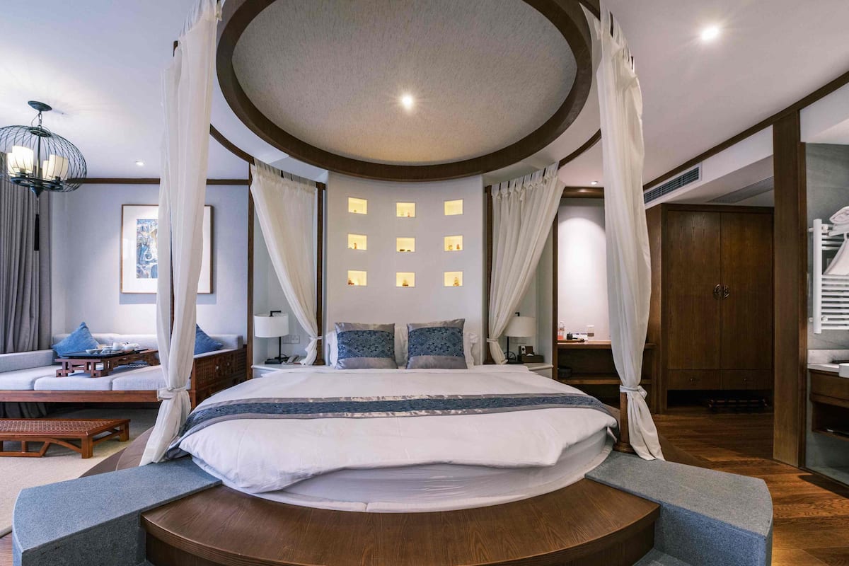 Romantic Couple Suite with Bathtub & Balcony | 1 bedroom, premium bedding, down duvets, pillow-top beds