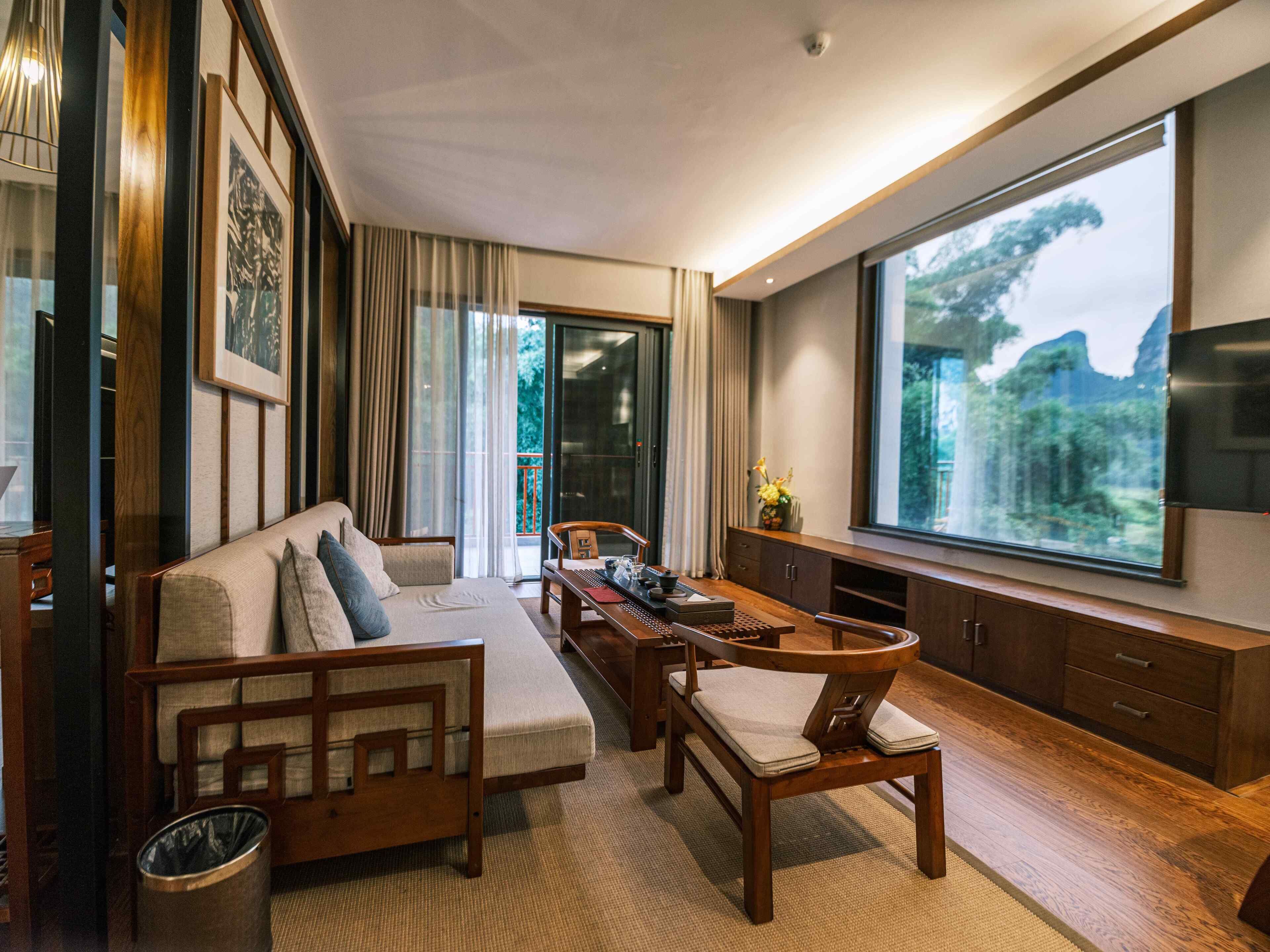 Family Suite, Balcony | Living room