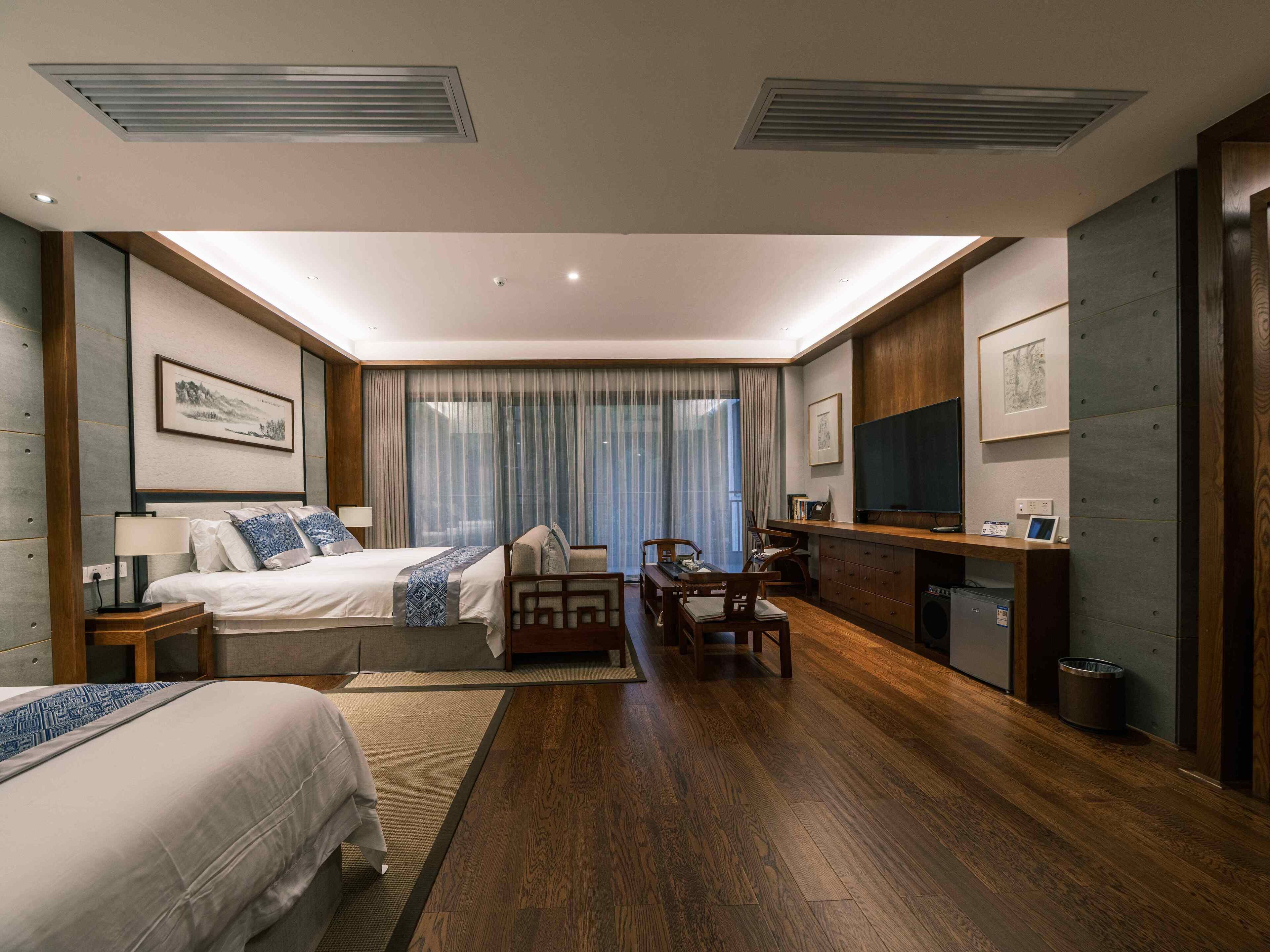 Family Room with Bathtub & Balcony | Premium bedding, down comforters, pillowtop beds, in-room safe