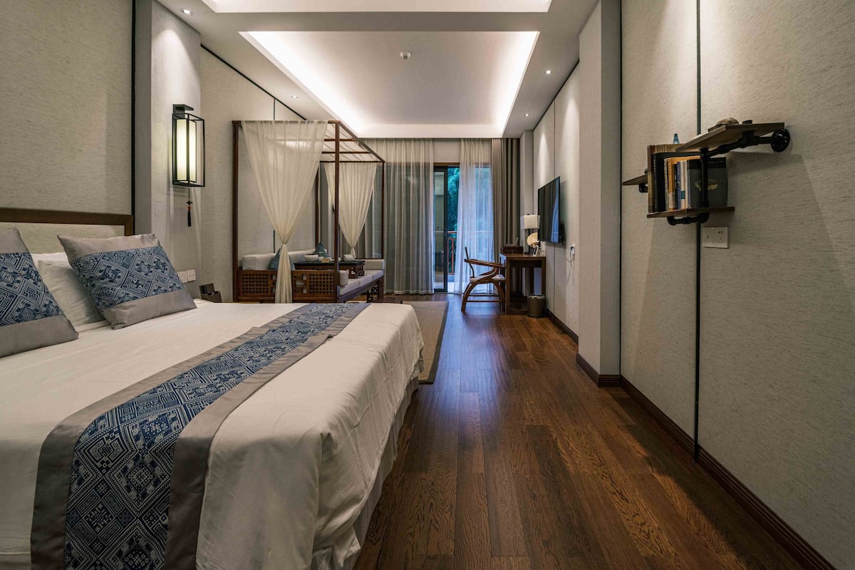 Elegant Double Room | 1 bedroom, premium bedding, down duvets, pillow-top beds