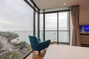 Apartamento familiar, 2 habitaciones, vistas a la playa | Ropa de cama de alta calidad y minibar (con algunos artículos gratuitos)