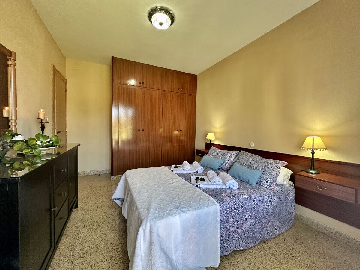3 bedrooms, iron/ironing board, bed sheets