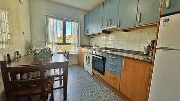 Fridge, microwave, oven, coffee/tea maker