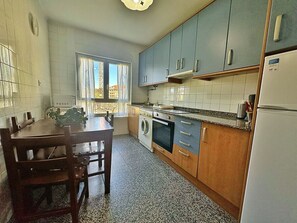 Fridge, microwave, oven, coffee/tea maker