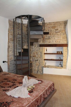 Deluxe Studio