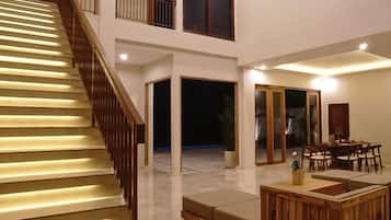 Vila Deluks | Area keluarga | TV layar datar