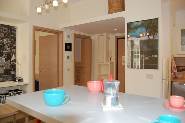 Interior - 2 Steps from St. Peter's. And 5-10 minutes walking distance from the historic center. (Roma)