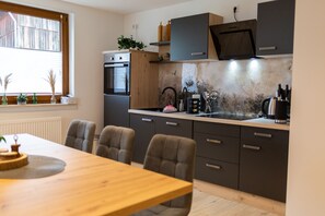 Refrigerador, horno, parrilla de estufa y lavavajillas