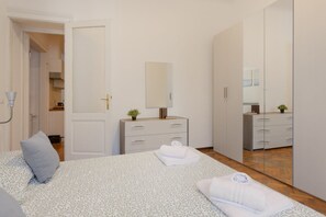3 chambres, bureau, Wi-Fi, literie fournie