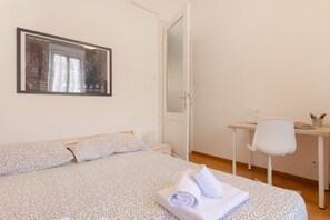 3 chambres, bureau, Wi-Fi, literie fournie