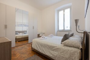 3 chambres, bureau, Wi-Fi, literie fournie