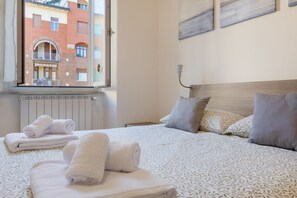 3 habitaciones, escritorio, wifi y ropa de cama