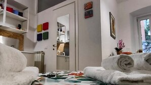 Skrivebord, lydisolert og wi-fi