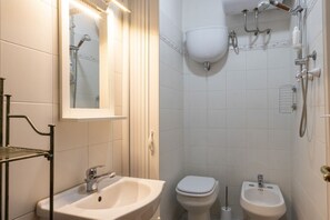 淋浴设施、坐浴桶