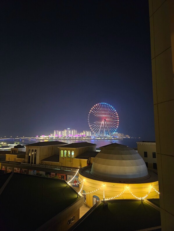 Balcony - Stylish 1BR with Serene Sea View (Dubai)