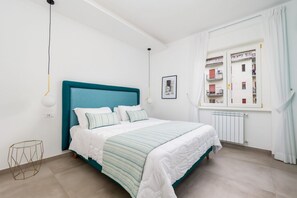 2 habitaciones, escritorio, tabla de planchar con plancha y wifi gratis 