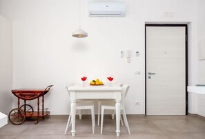 Dining - Amal - Elegant apt in Sorrento (Sorrento)