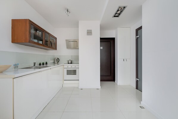 Studio, Balcony | Private kitchen | Oven, electric kettle, cookware/dishes/utensils, freezer - Studio Next to Spodek by Renters (Katowice)