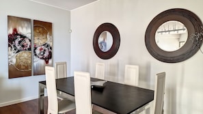 Dining - Sunset Bay by LovelyStay (Funchal)