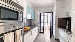 Private kitchen - Sunset Bay by LovelyStay (Funchal)