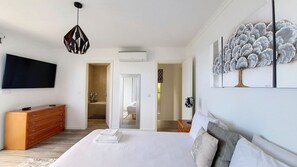 3 chambres, fer et planche à repasser, lit parapluie, Wi-Fi gratuit