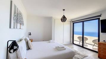 3 bedrooms, iron/ironing board, travel cot, free WiFi