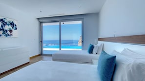 3 habitaciones, tabla de planchar con plancha y cuna de viaje 