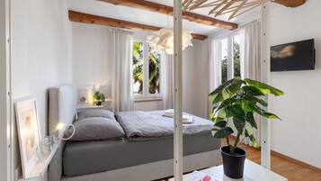 1 makuuhuone, työpöytä, silitysrauta/-lauta, Wi-Fi