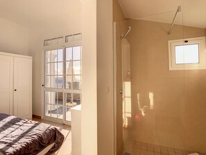 4 bedrooms, iron/ironing board, travel crib, free WiFi