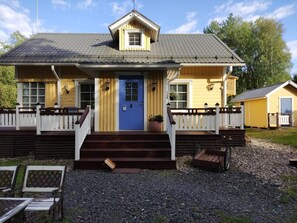 Exterior - Relaxing villa with a view to the Lestijoki river. Has sauna for enjoyment! (Keski-Pohjanmaa)