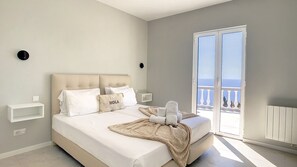 4 slaapkamers, een strijkplank/strijkijzer, reisbedje, gratis wifi