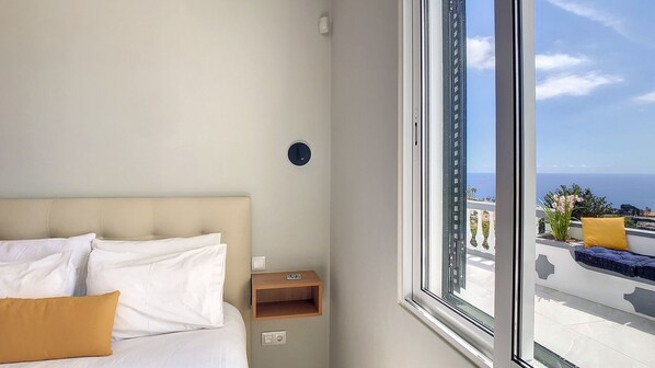 4 habitaciones, tabla de planchar con plancha y cuna de viaje