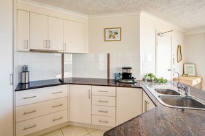 Fridge, microwave, oven, stovetop - Kokomo Coastal Charm in Happy Valley (Caloundra)