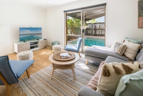 Sandy Dunes Retreat: Pet-Friendly Wutulla Home