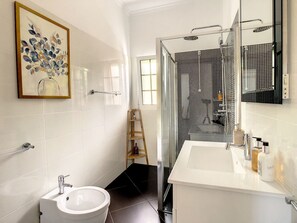 Hair dryer, towels - Casa DaSa by LovelyStay (Santa Maria Madalena)