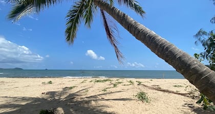 Trinity Beach Oasis-Uncover serenity and sophistication at our beachside.