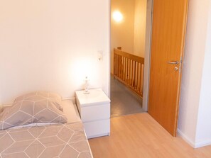 2 Schlafzimmer, Reisekinderbett, kostenloses WLAN, Bettwäsche