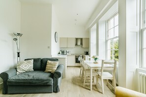 Living area - Argyle St Apartments  (Bath)