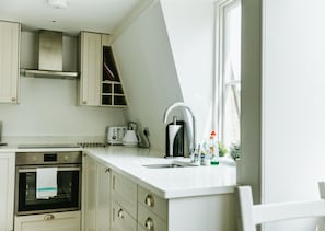 Tủ lạnh, lò vi sóng, lò nướng, bếp nấu