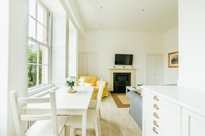 Living area - Argyle St Apartments  (Bath)