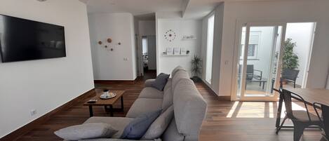 Télévision, cheminée