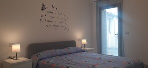 2 bedrooms, bed sheets - Modern and Cozy Holiday Home 5 min from the nearest beach (Cabras)