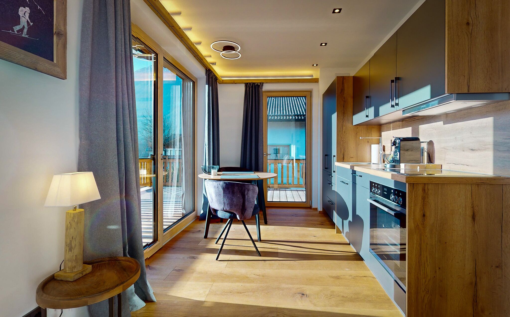 Kjøleskap, ovn, kokeplater og oppvaskmaskin