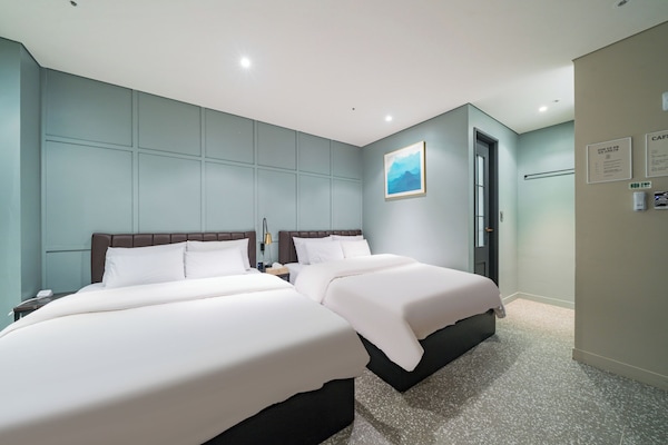 Party Room (Run of House) | 1 kamar tidur, tirai kedap cahaya, dan Wi-Fi gratis